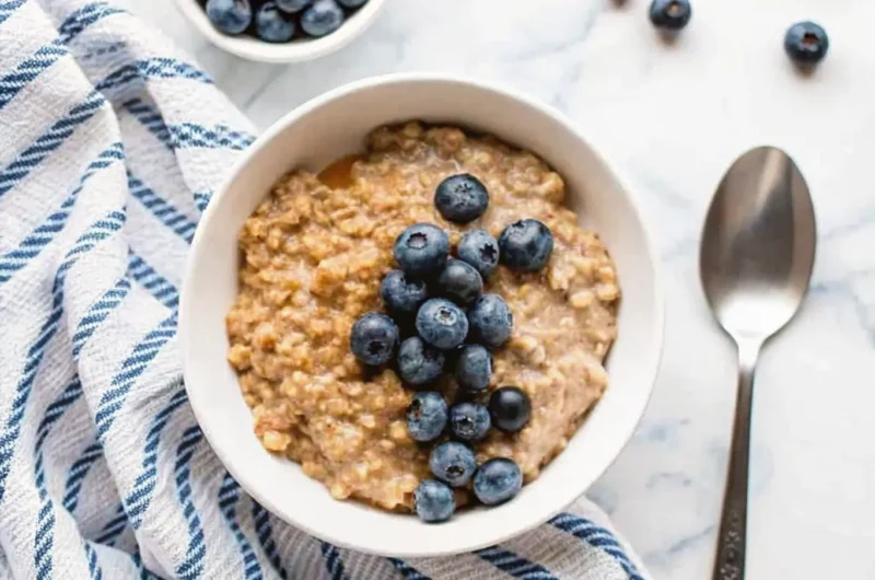 The Ultimate Vegan Quinoa Breakfast Bowl: Creamy, Fruity & Easy!