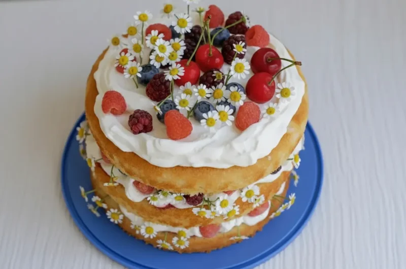 My Favorite Berries and Cream Cake: A Taste of Summer