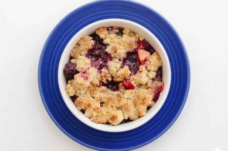 The Ultimate Apple and Blackberry Crumble for a Cozy Morning